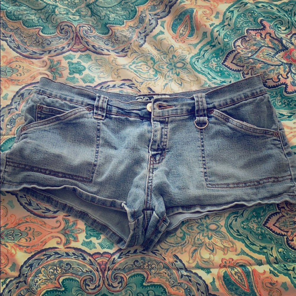 Vintage Roxy shorts 🌺